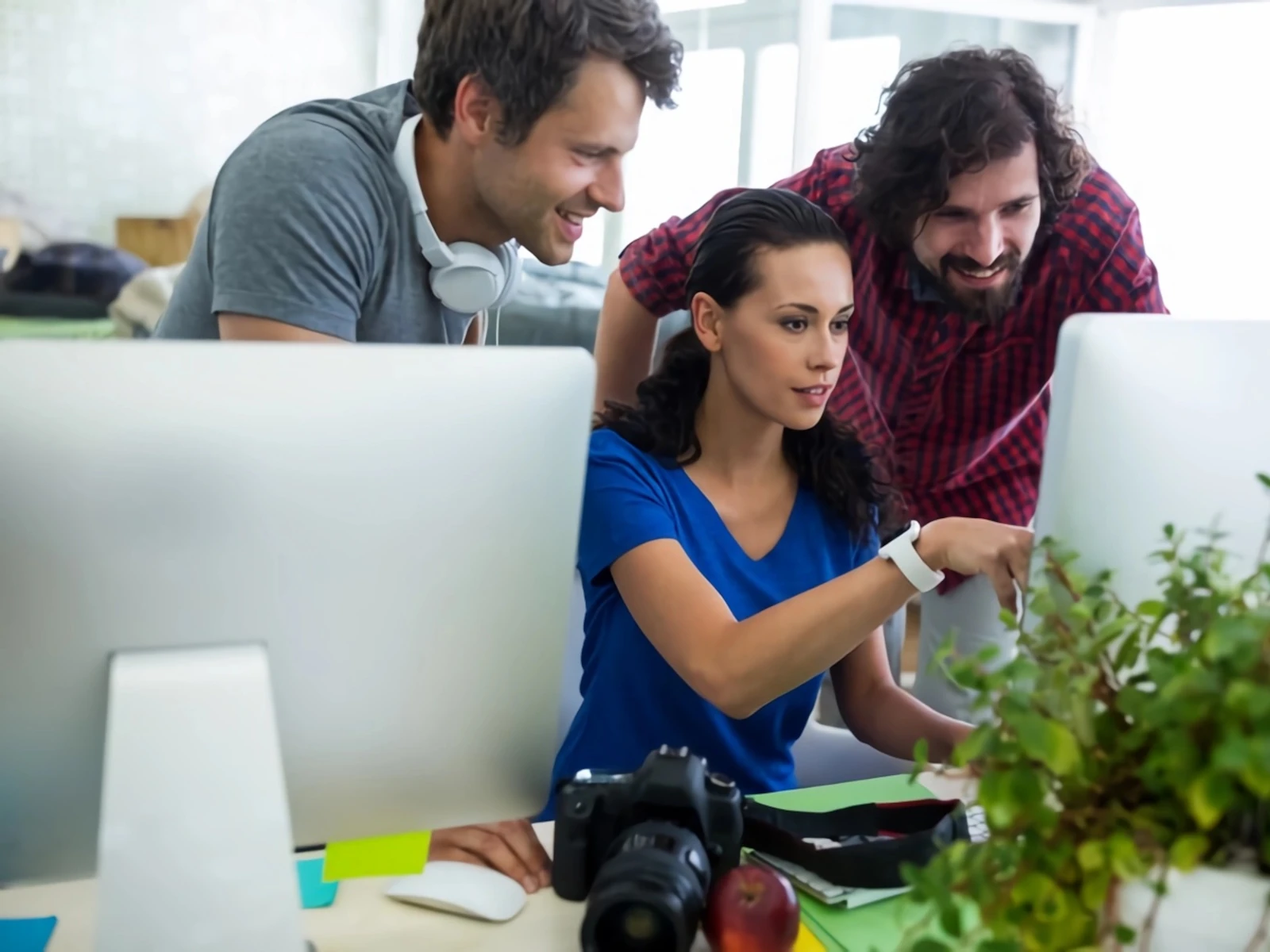 Coworkers looking at a PC